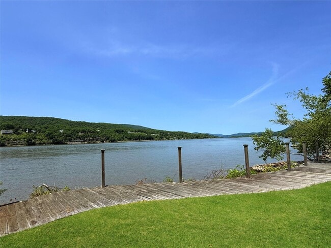 Building Photo - 10 Hudson River Ln