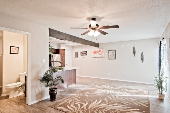 Living ROom - 305 Westwood St