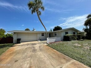 Building Photo - 135 Kent Dr