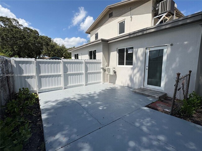 Building Photo - 3368 NW 51st Terrace