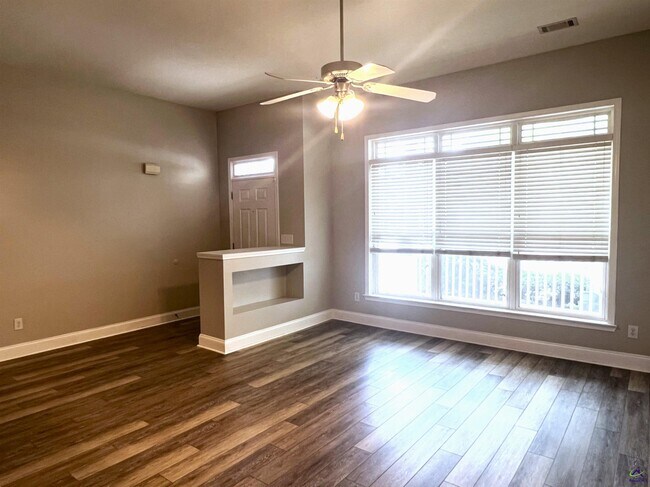 Building Photo - 760 Ivy Brook Way