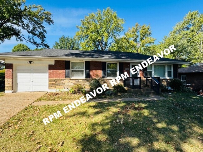 Photo - "Charming 4-Bedroom Haven with Sunroom, Ha... House