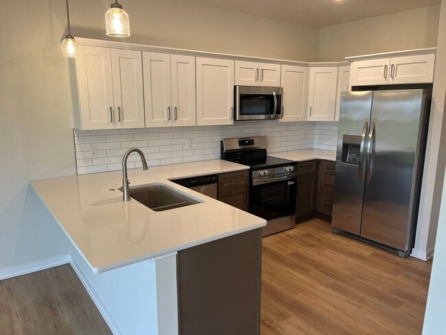 Foto del edificio - Spacious 5-Bedroom Duplex Near Asbury Elementary with Finished Basement & Full Amenities