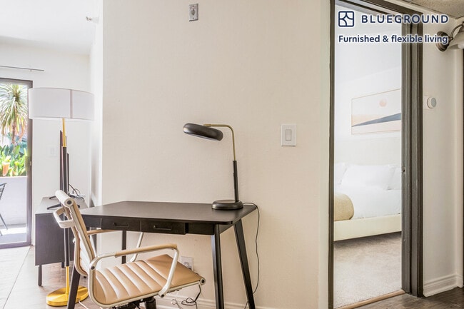 Foto del edificio - 10977 Bluffside Dr