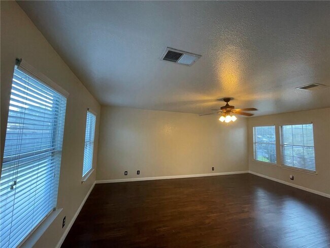 Foto del edificio - 102 Brentwood Dr