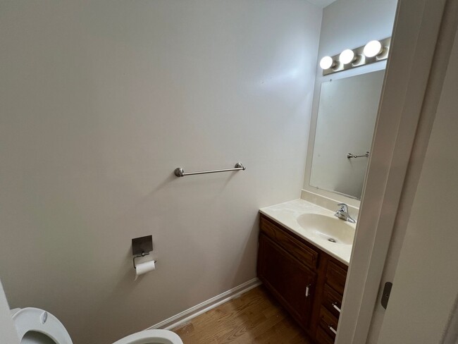Foto del edificio - Updated Townhouse with Deck, Basement, New...