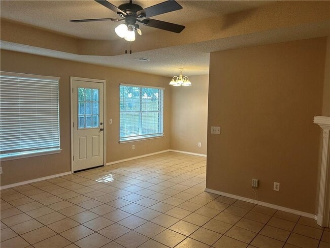 Building Photo - 1370 S Jasmine Ln