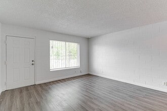 Building Photo - 625 S Royal Crest Cir
