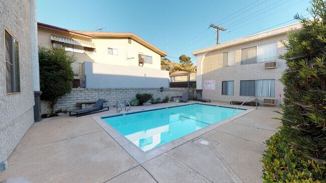 Foto del edificio - Rock Glen Villa...Gorgeous Newly Remodeled Apartments In Glendale Neighborhood!
