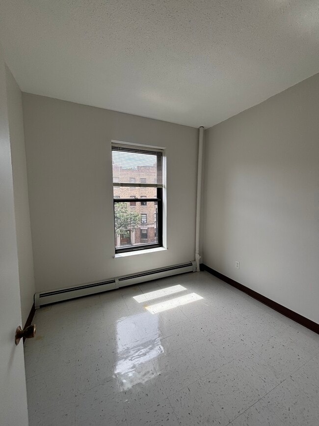 Building Photo - New Castle Court