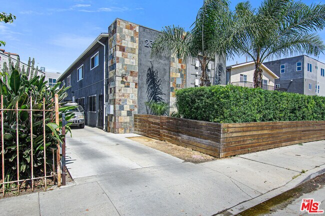 Foto del edificio - 2309 Hauser Blvd