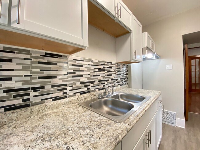 Foto del edificio - 2409-2411 N Main St.