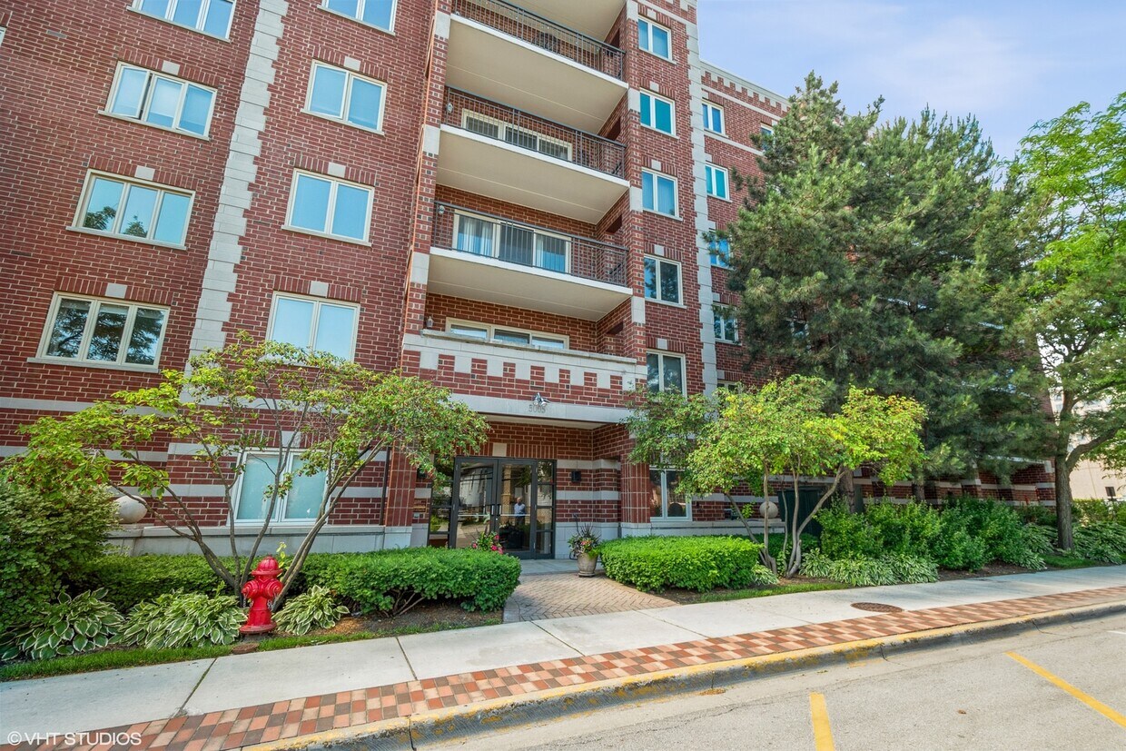 Foto principal - 5005 Warren St