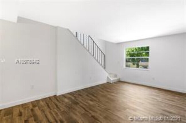 Building Photo - 1114 S Douglas Rd