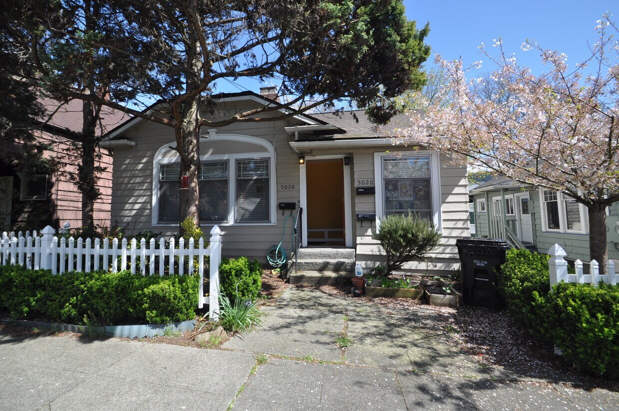 Primary Photo - 5030 9th Ave NE