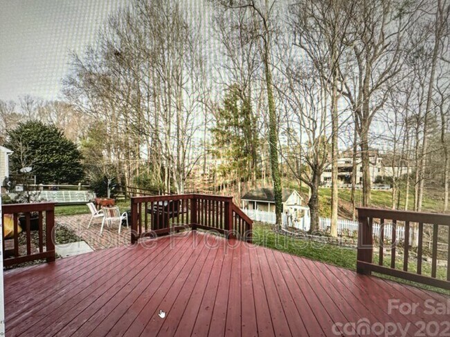 Building Photo - 923 Somersby Ln