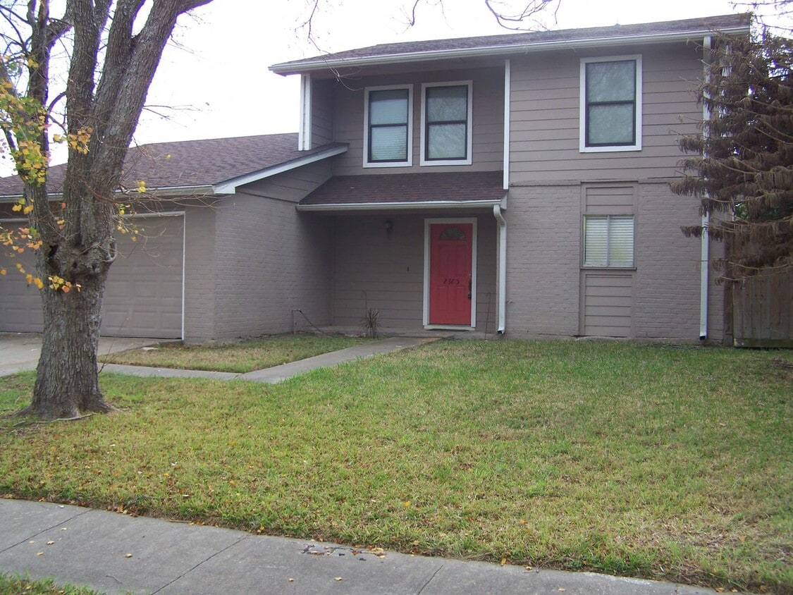 Primary Photo - 7305 New Brunswick Dr
