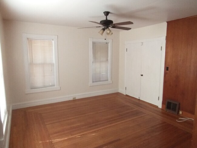 Living Room - 18 Fairmont Ave