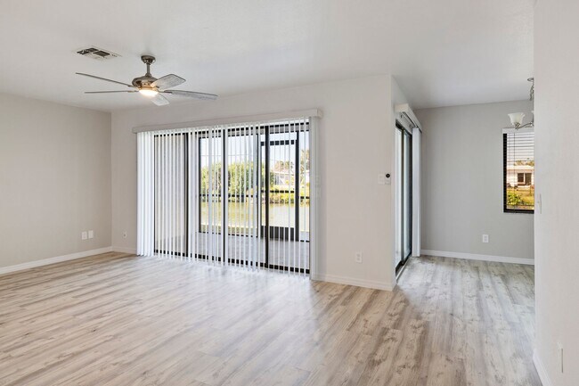 Building Photo - Beautiful 2Bed 2.5 Bath Annual Rental