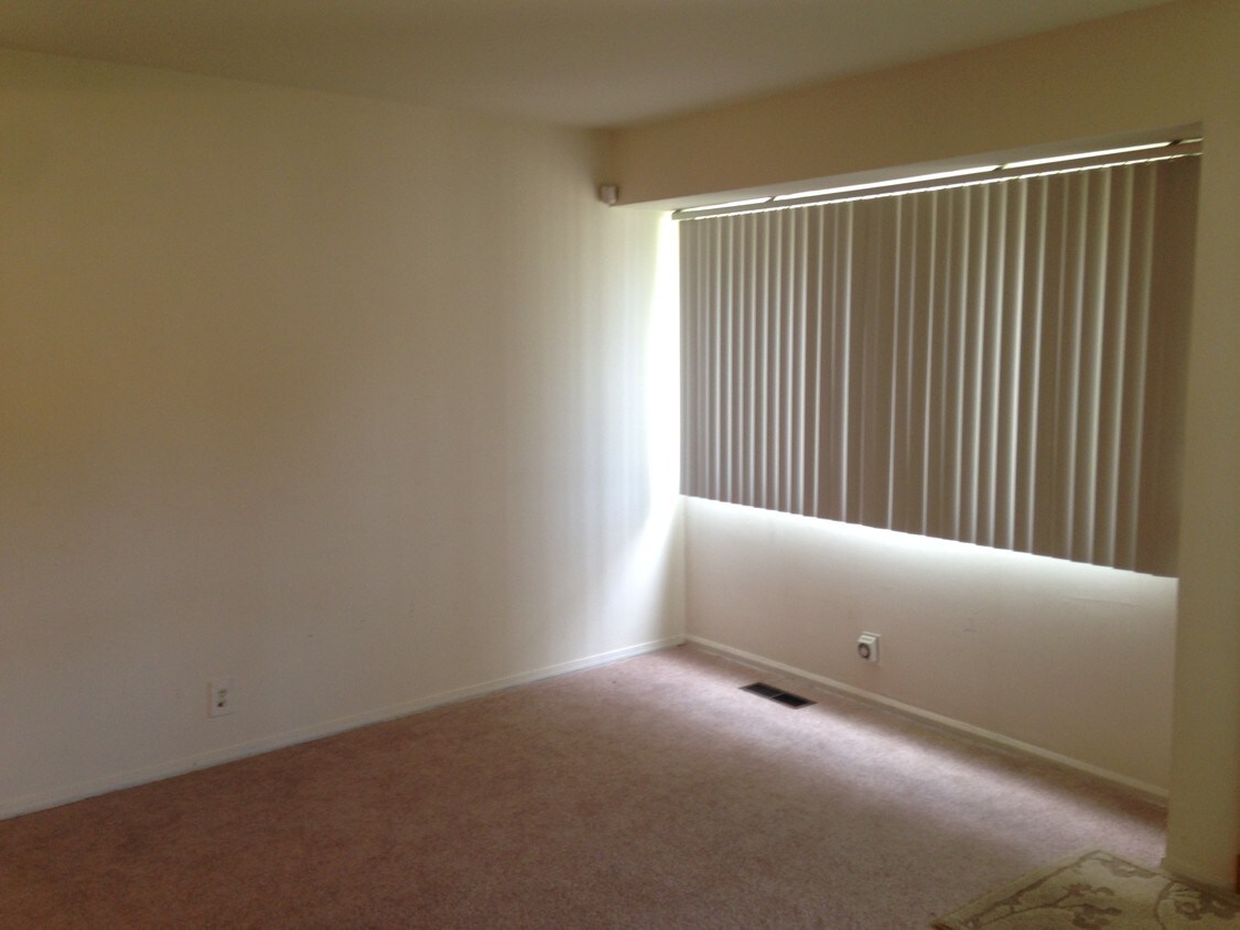 Foto principal - 16648 8 Mile Rd