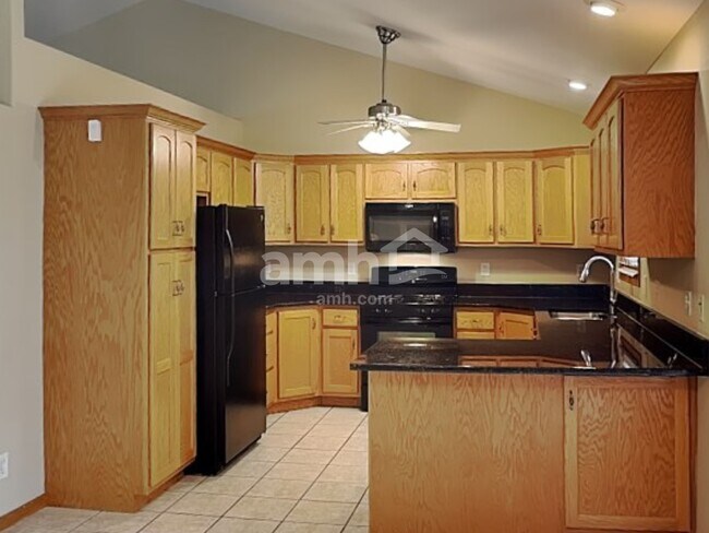 Building Photo - 2006 Oak Forest Dr