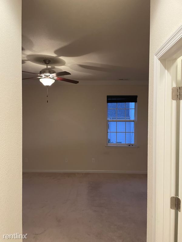Building Photo - 1 br, 1.5 bath Condo - 815 Muth Ln