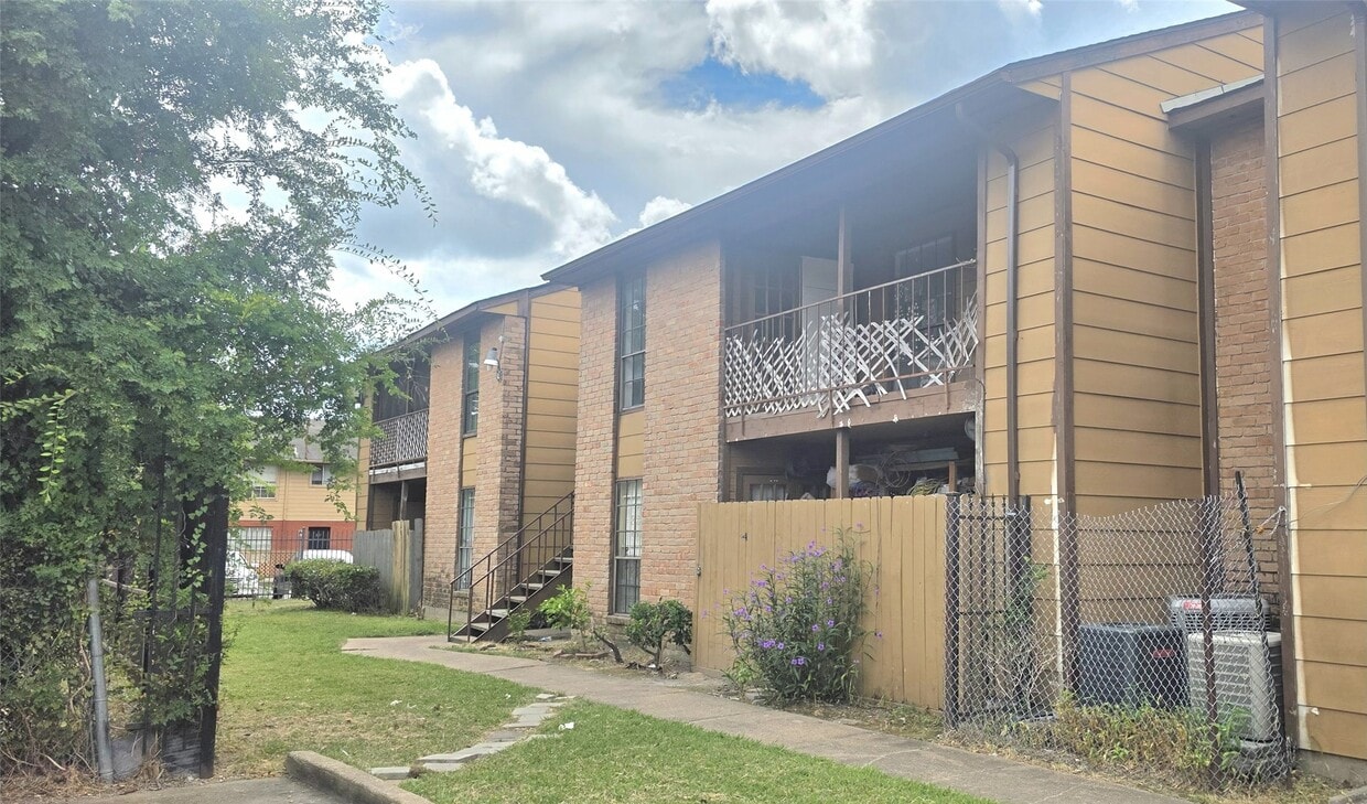 Primary Photo - 9090 S Braeswood Blvd
