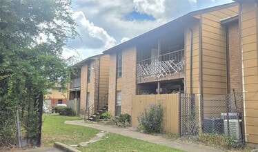 Building Photo - 9090 S Braeswood Blvd