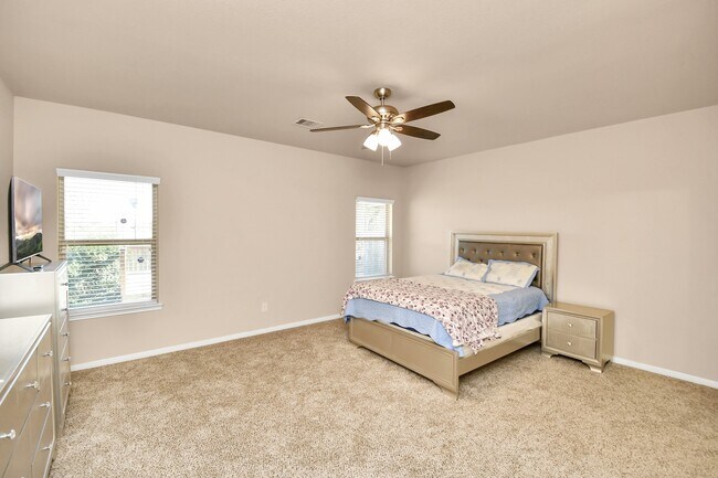 Foto del edificio - 719 Longstreet Dr