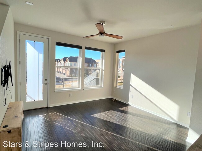 Building Photo - 3 br, 3 bath House - 558 E. Hinsdale Avenue