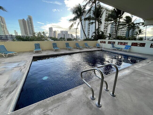 Foto del edificio - To register for the showing time below, no...