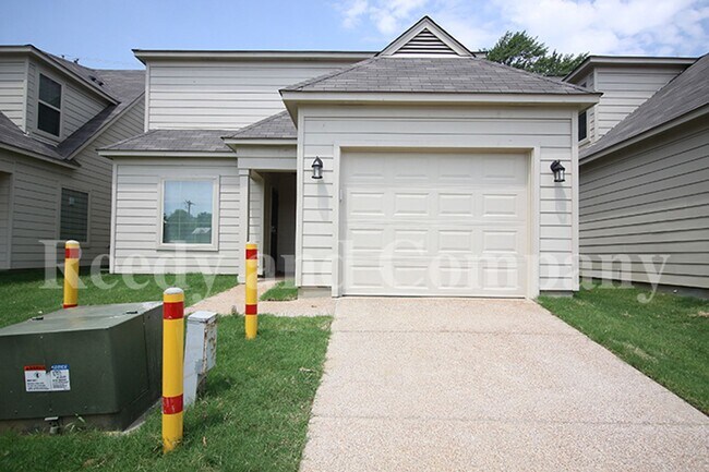 Building Photo - 250 N Claybrook St