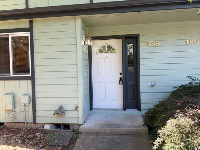 Foto del edificio - 2-bedroom townhouse in Eugene!