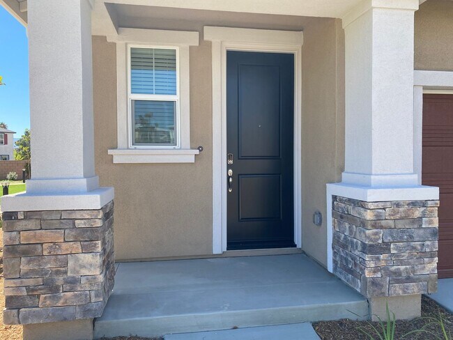 Building Photo - BRAND NEW HOME AVAILABLE FOR LEASE IN TEME...