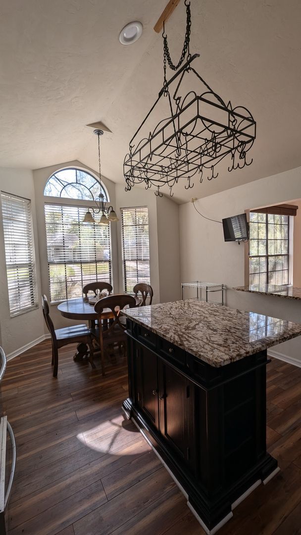 Foto del edificio - 4 Bedroom Single Family Home in Spring Creek