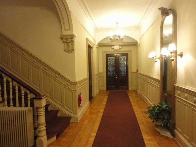 Building Photo - 45 Ayrault St