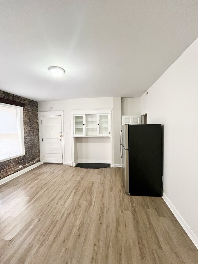 Building Photo - 2238 S Homan Ave
