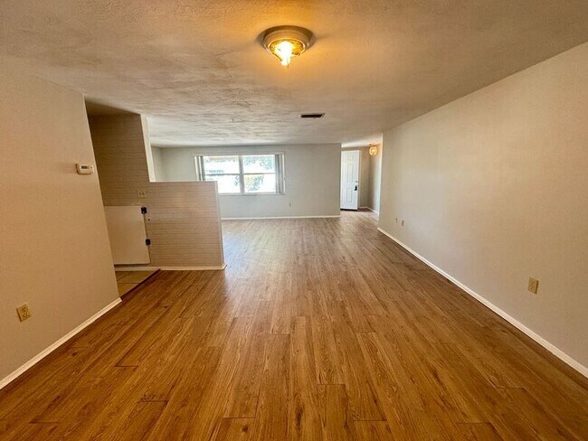 Building Photo - 11230 Kapok Ave