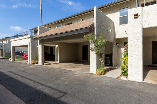 Foto del edificio - Absolutely perfect Townhome Available now!...