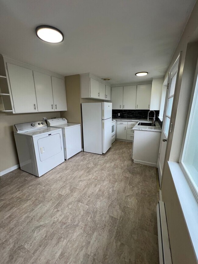 Building Photo - Girgis Duplex