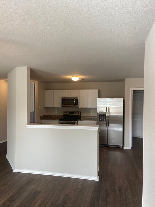 Foto del edificio - *Pre-leasing* Three Bedroom | Two Bathroom...