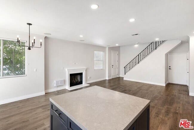 Building Photo - 7124 Farralone Ave
