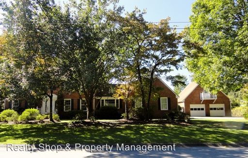 Building Photo - 621 Shadowood Dr