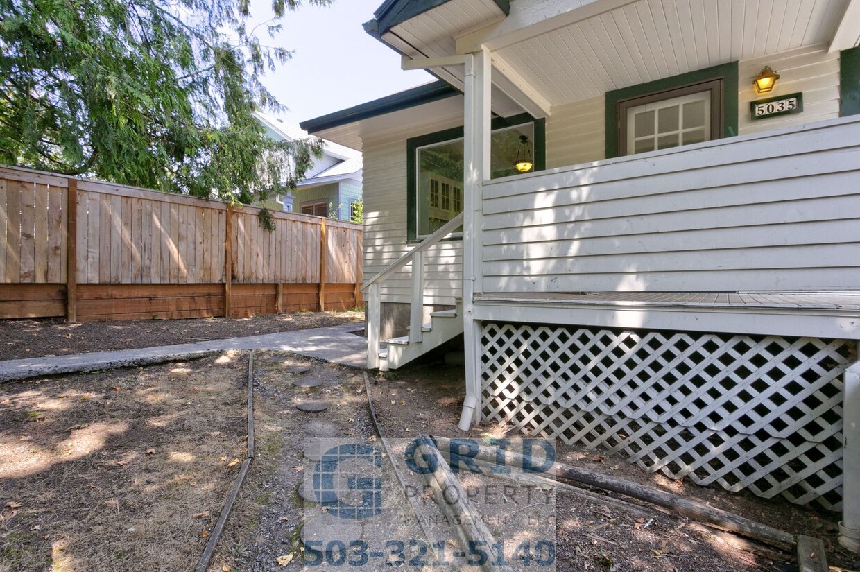 Foto principal - 4+ Bedroom, 2 Bath Craftsman Bungalow Avai...