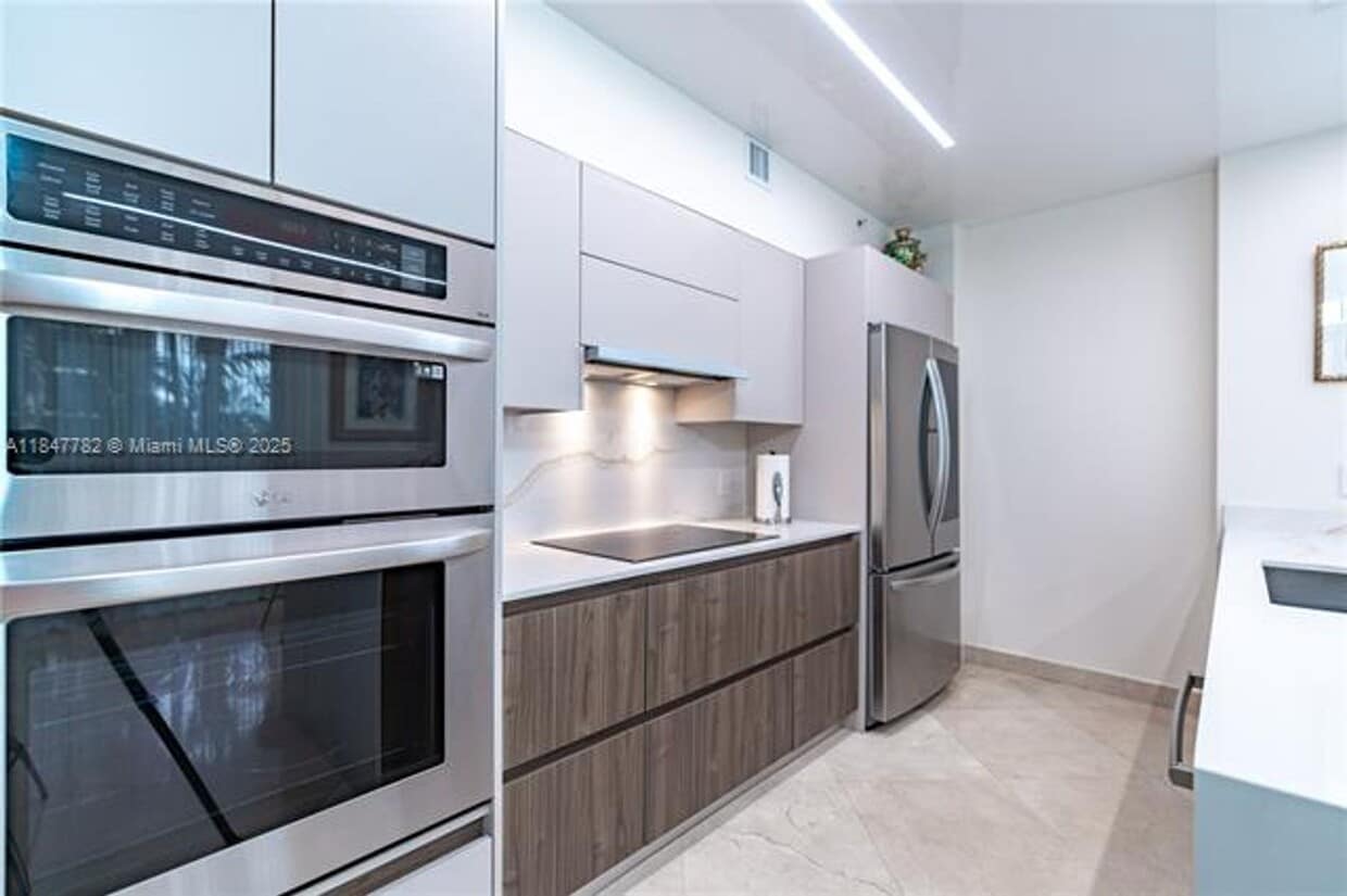 Photo - 17555 Atlantic Blvd unit 508 (A11847782)
