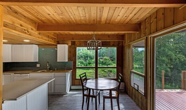 Foto del edificio - On an acre in Palmer! 4 bedrooms/3 bathrooms Oversized 2car garage PLUS additional shop! Addition...