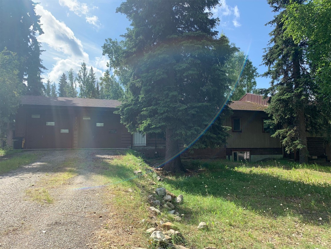 4555 Wood River Dr, Fairbanks, AK 99709 Townhome Rentals in Fairbanks