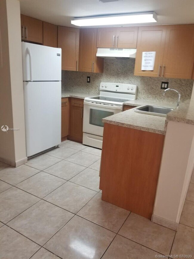 Foto del edificio - 675 NW 85th Ct