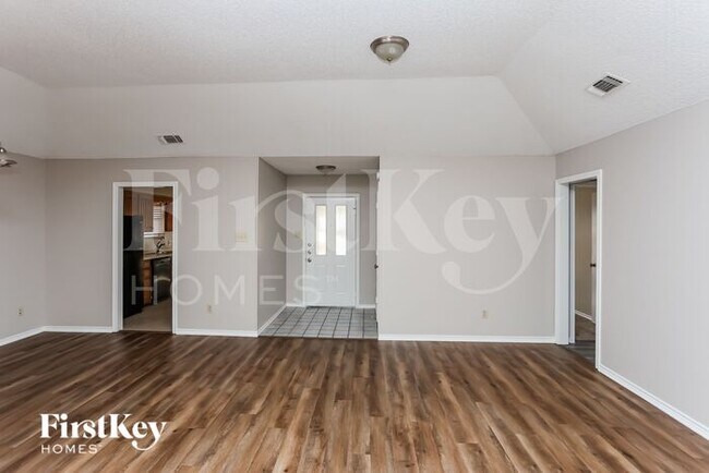 Foto del edificio - 5008 Alicia Dr