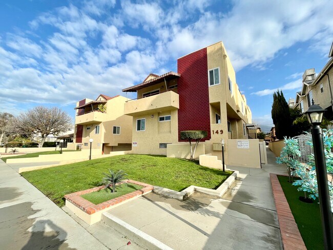Building Photo - 149 Fano St